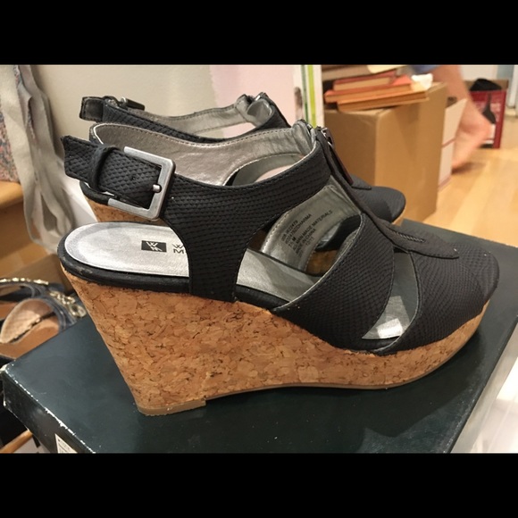 white mountain black wedge sandals